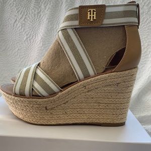 Tommy Hilfiger Twtheia wedges New in Box